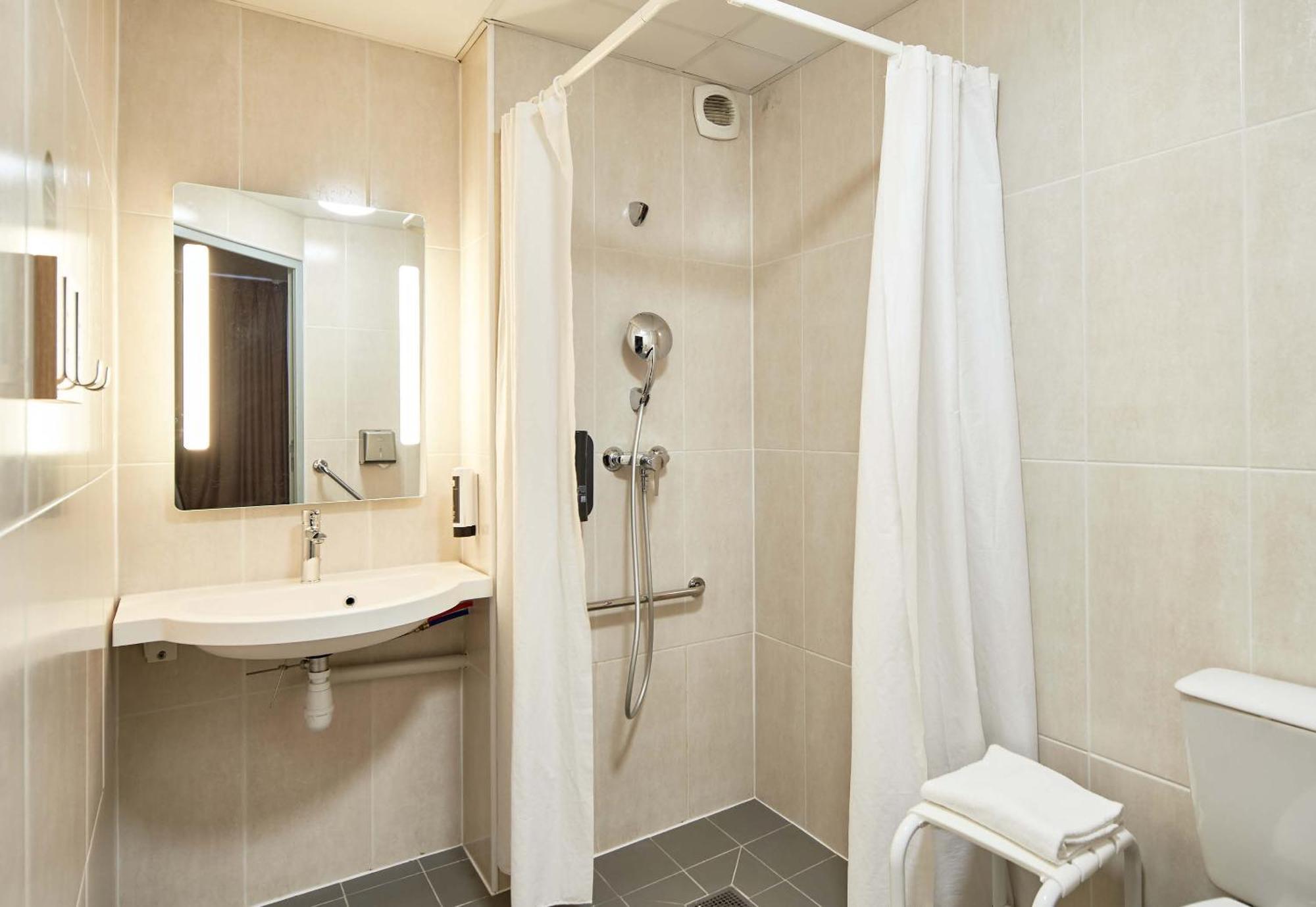 B&B Hôtel MAUREPAS Ngoại thất bức ảnh