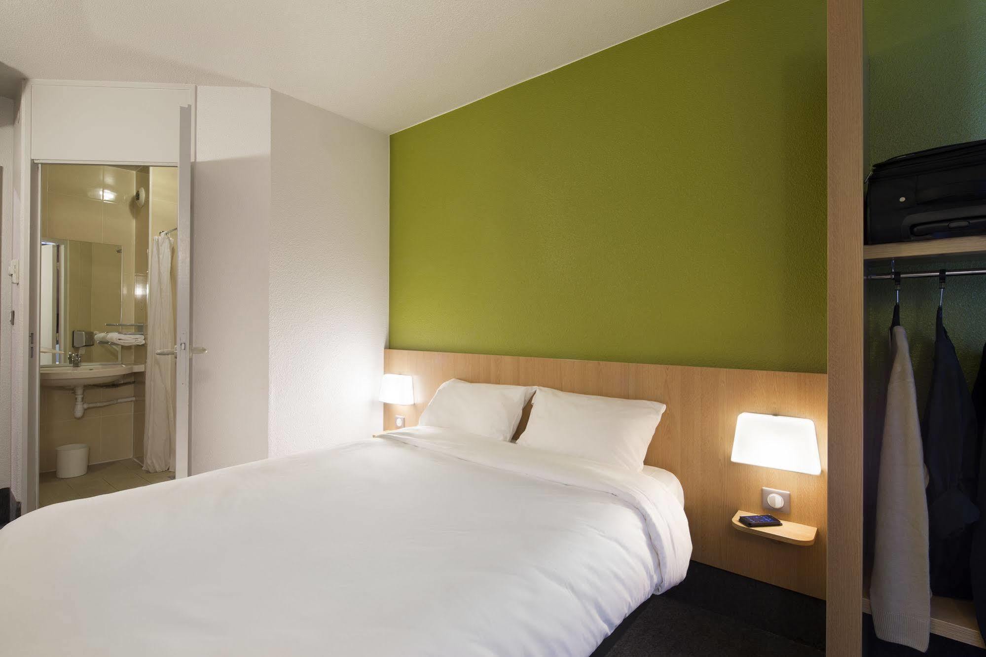 B&B Hôtel MAUREPAS Ngoại thất bức ảnh